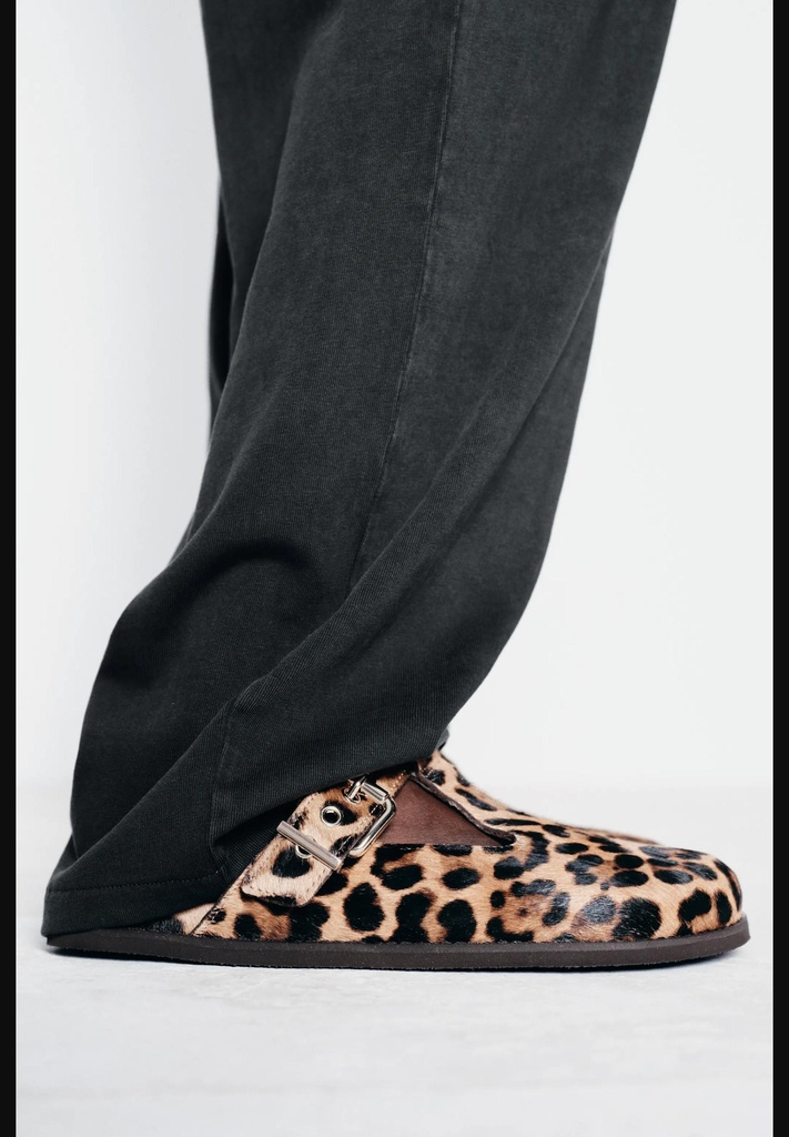 Кожаные сабо с животным принтом ZARA 2550/410