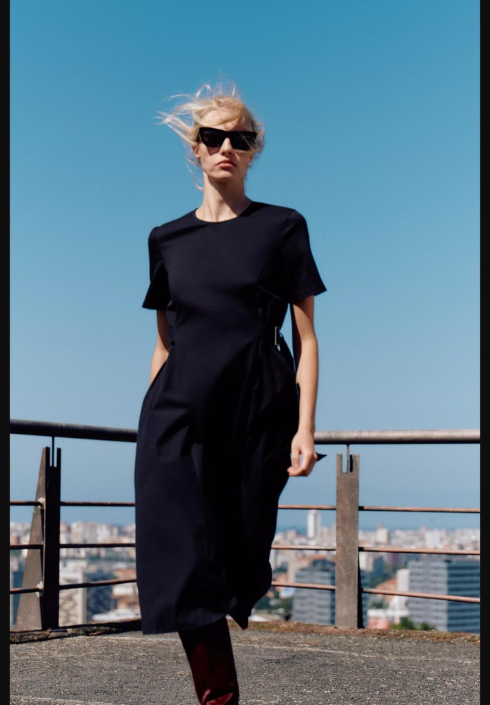 Платье с деталями в тон и пряжками ZARA 4770/645